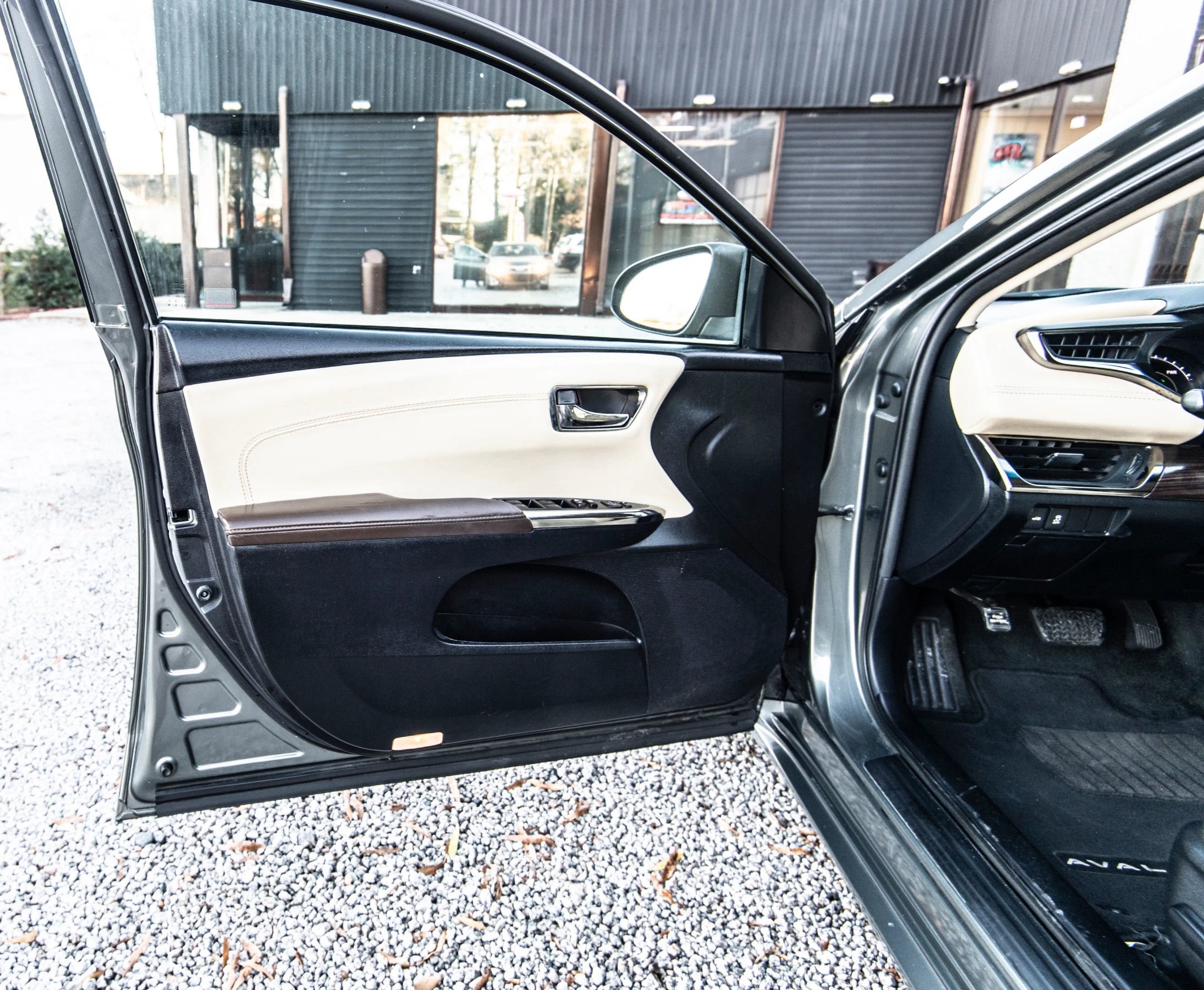 Used 2013 Toyota Avalon XLE Premium image 31