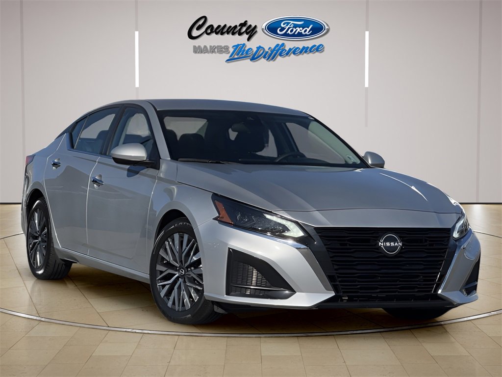 Used 2023 Nissan Altima 2.5 SV