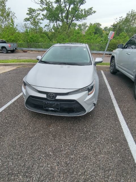 Used 2024 Toyota Corolla LE w/ LE Premium Package FWD image 2