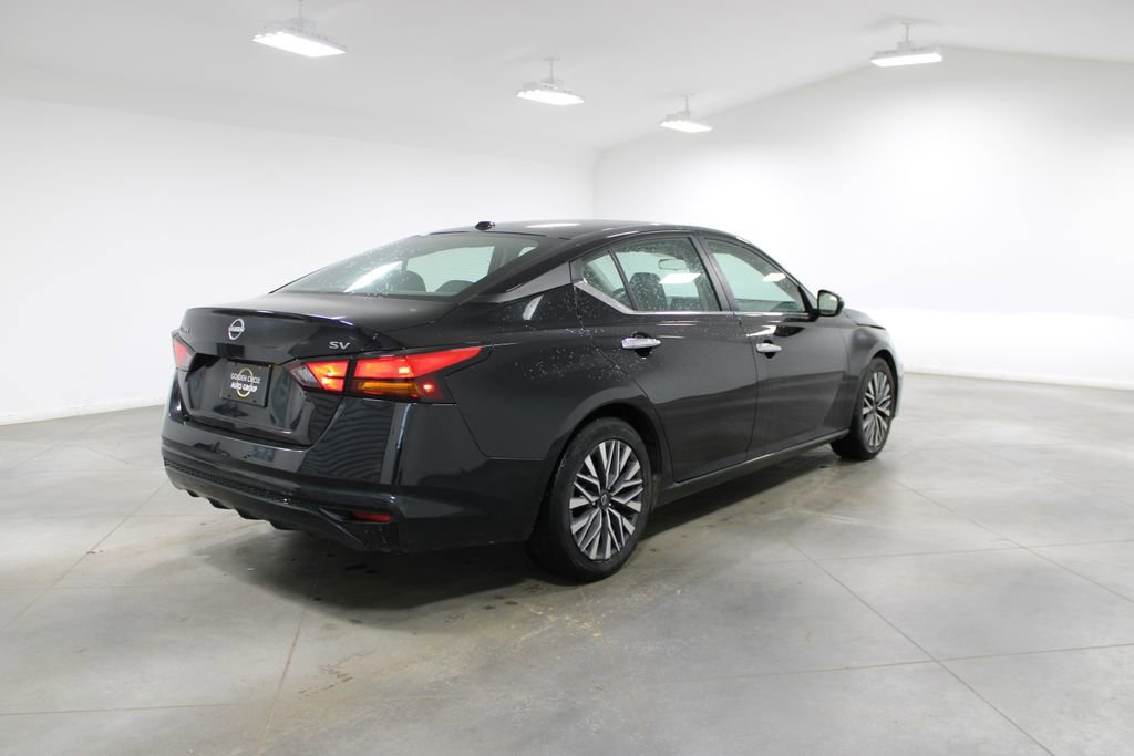 Used 2023 Nissan Altima 2.5 SV FWD image 9