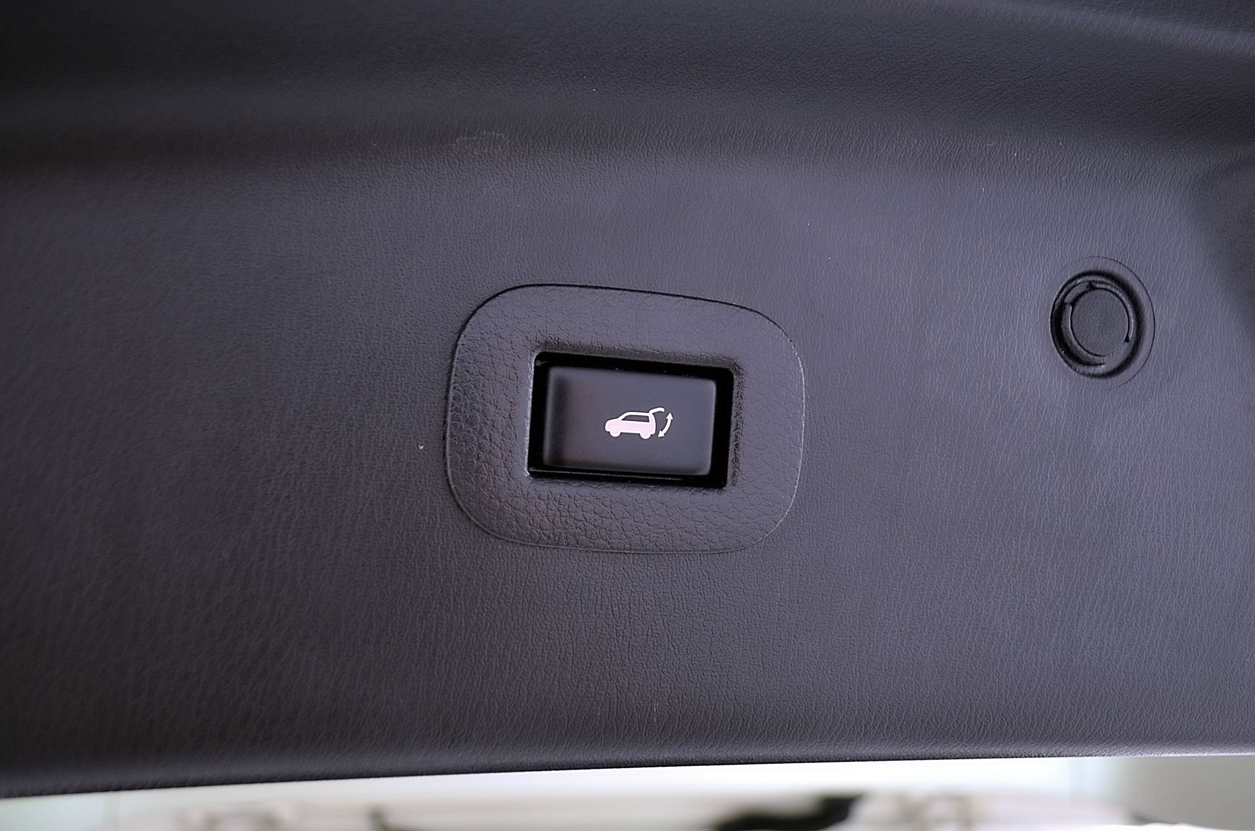 Used 2020 Nissan Armada Platinum w/ Captain's Chairs Package AWD/4WD image 11