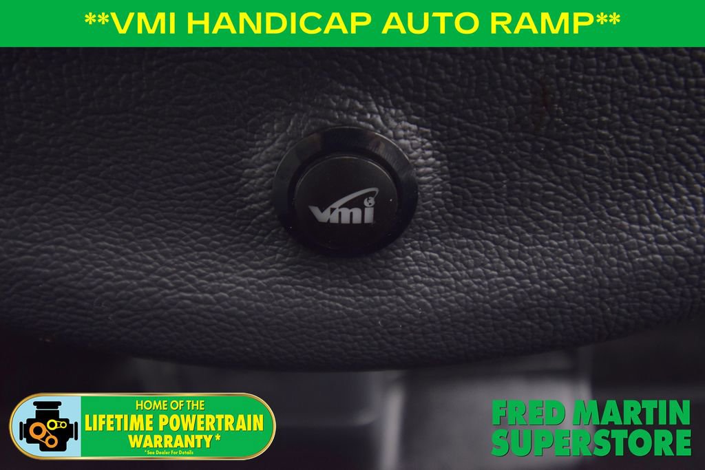 Used 2022 Toyota Sienna XLE image 34