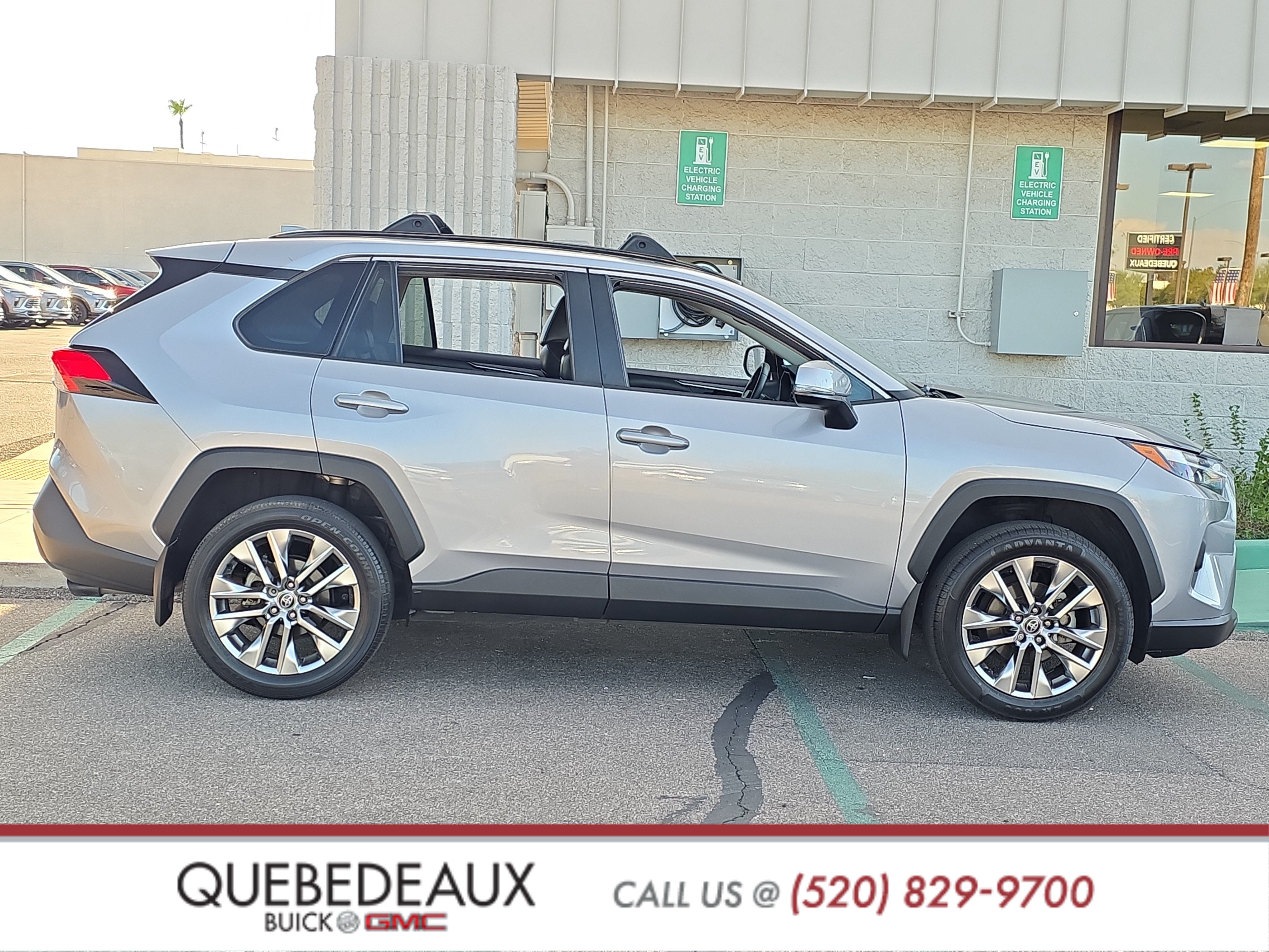 Used 2022 Toyota RAV4 XLE Premium FWD image 8