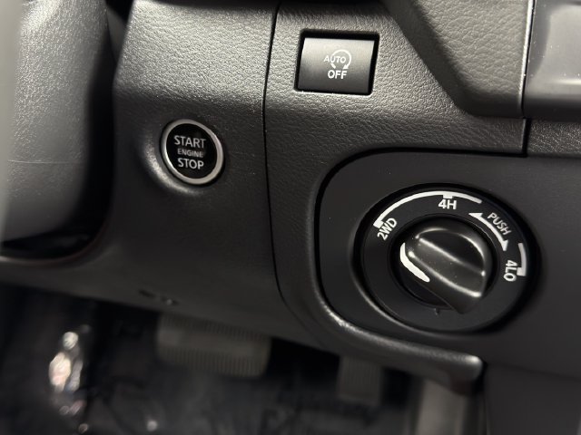 Used 2025 Nissan Frontier PRO-4X AWD/4WD image 21