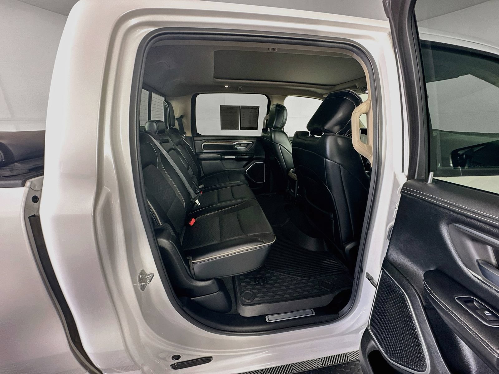 Used 2019 RAM 1500 Laramie AWD/4WD image 30