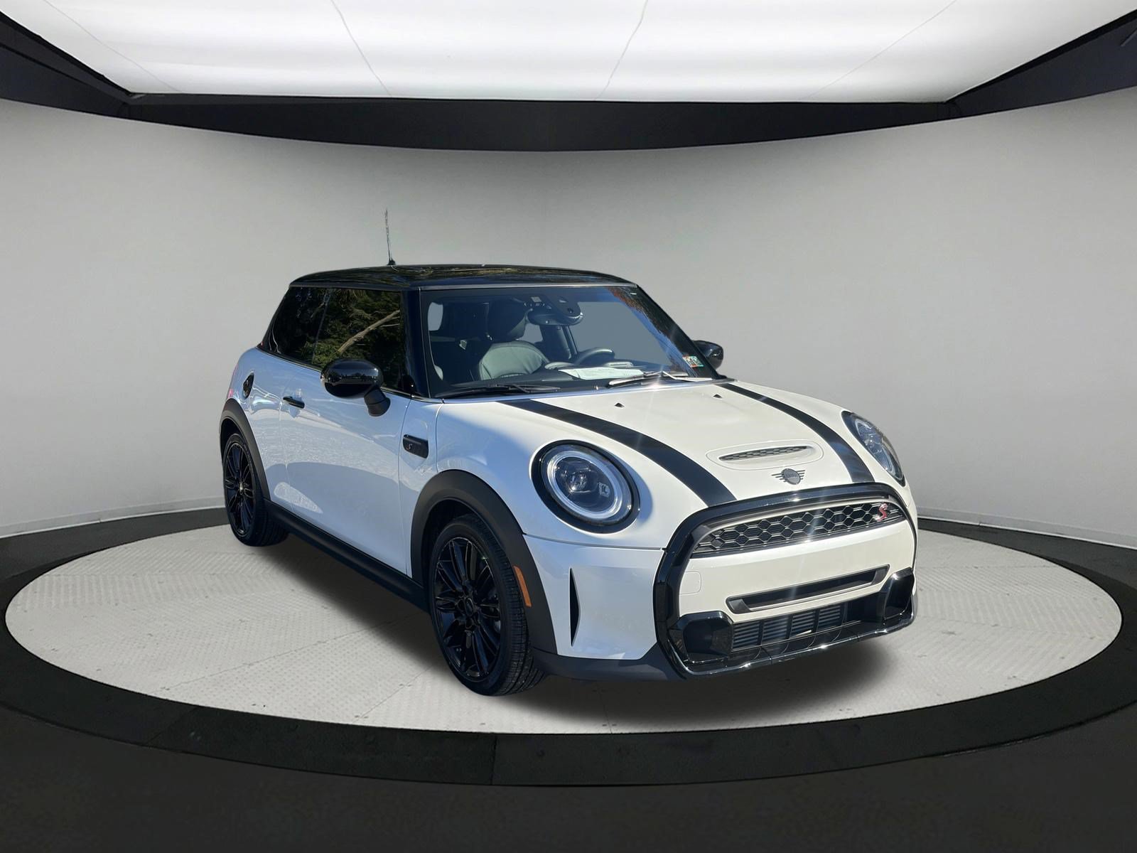 Used 2024 MINI Cooper S FWD image 3