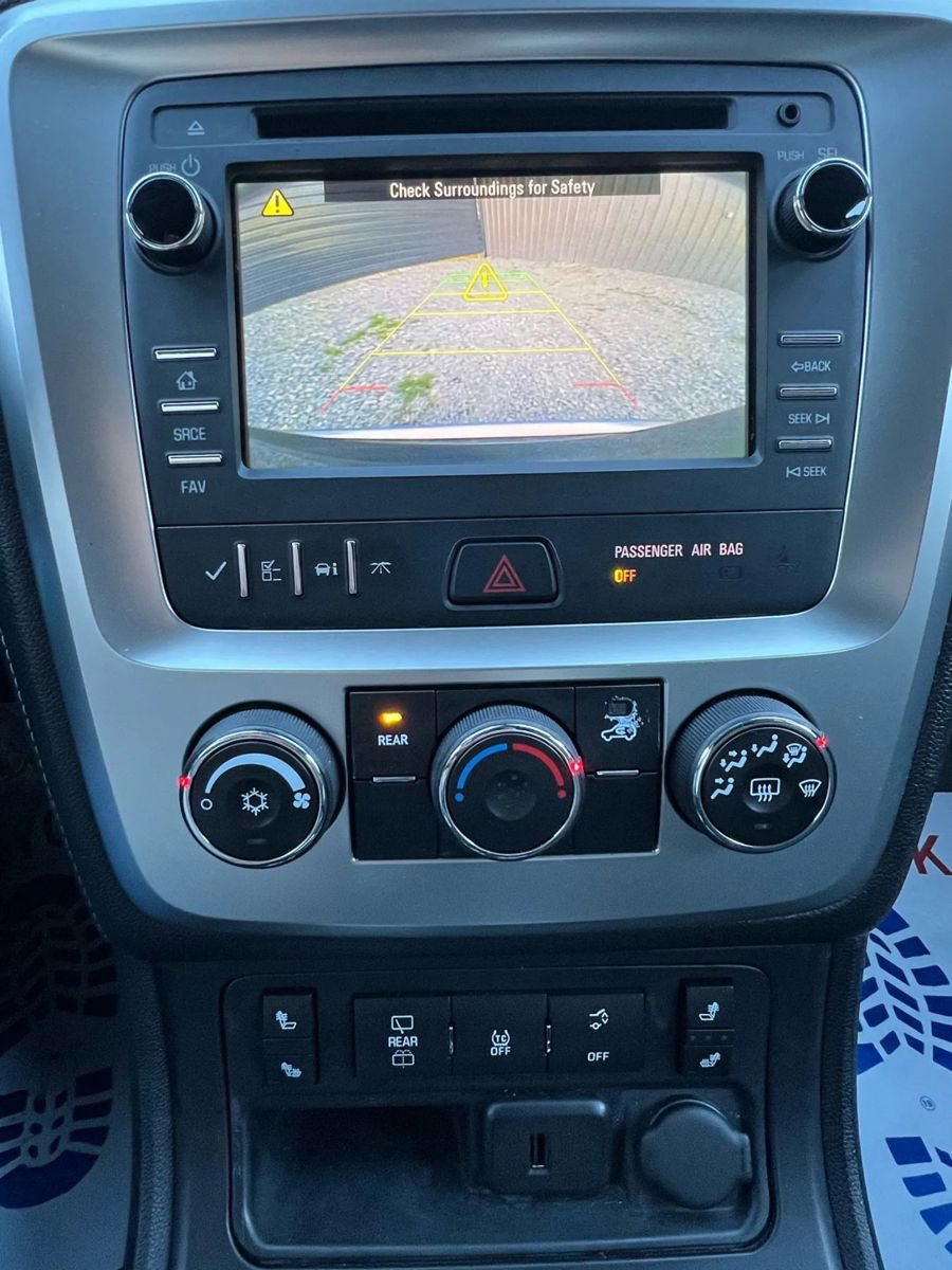 Used 2016 GMC Acadia SLE image 17