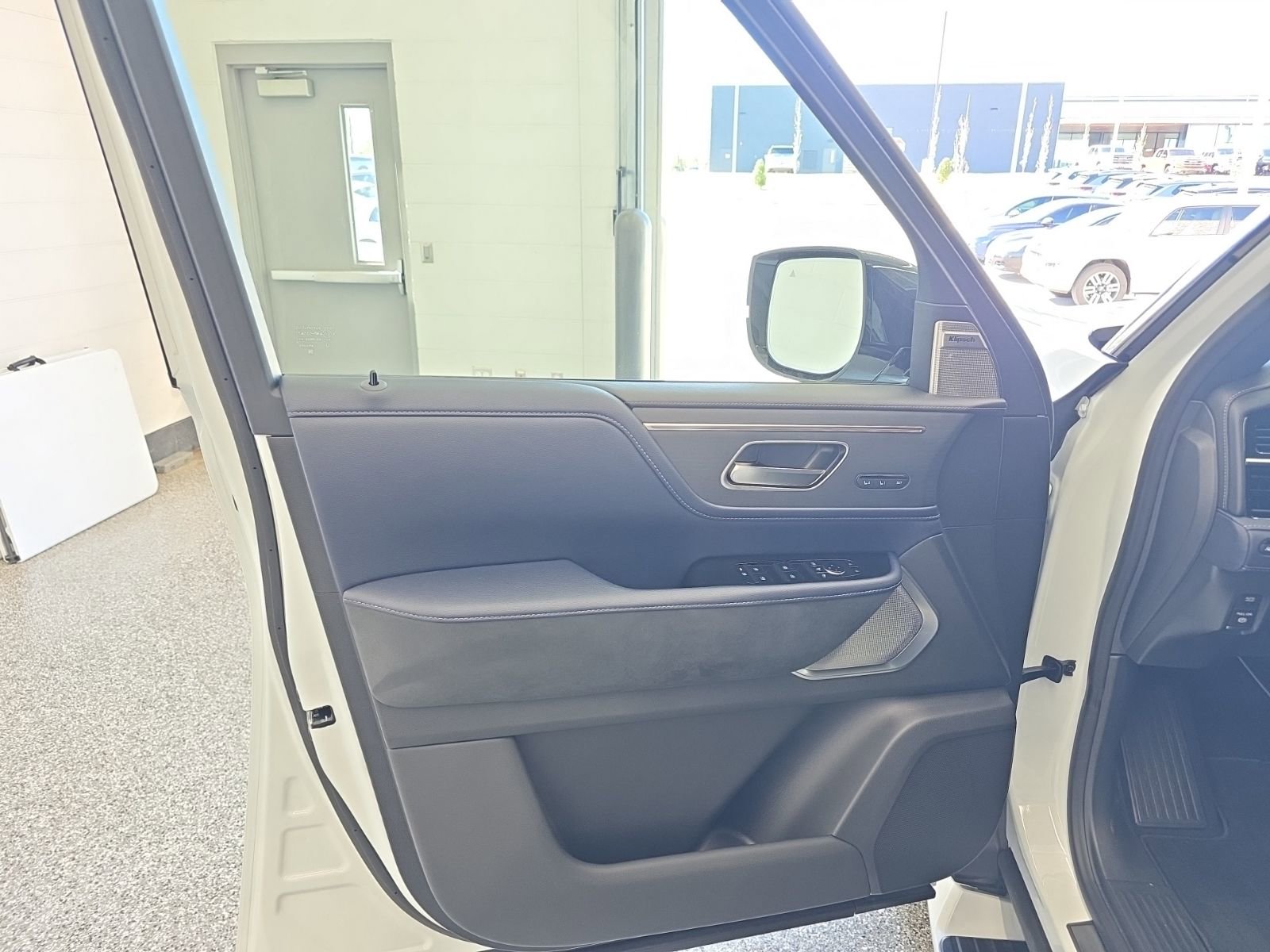 New 2026 INFINITI QX80 4WD image 33