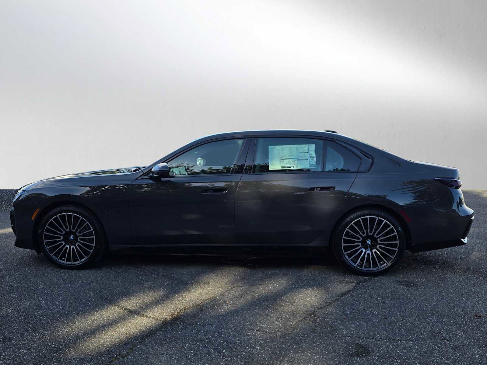 New 2025 BMW 750e xDrive 750e xDrive w/ Executive Package image 2