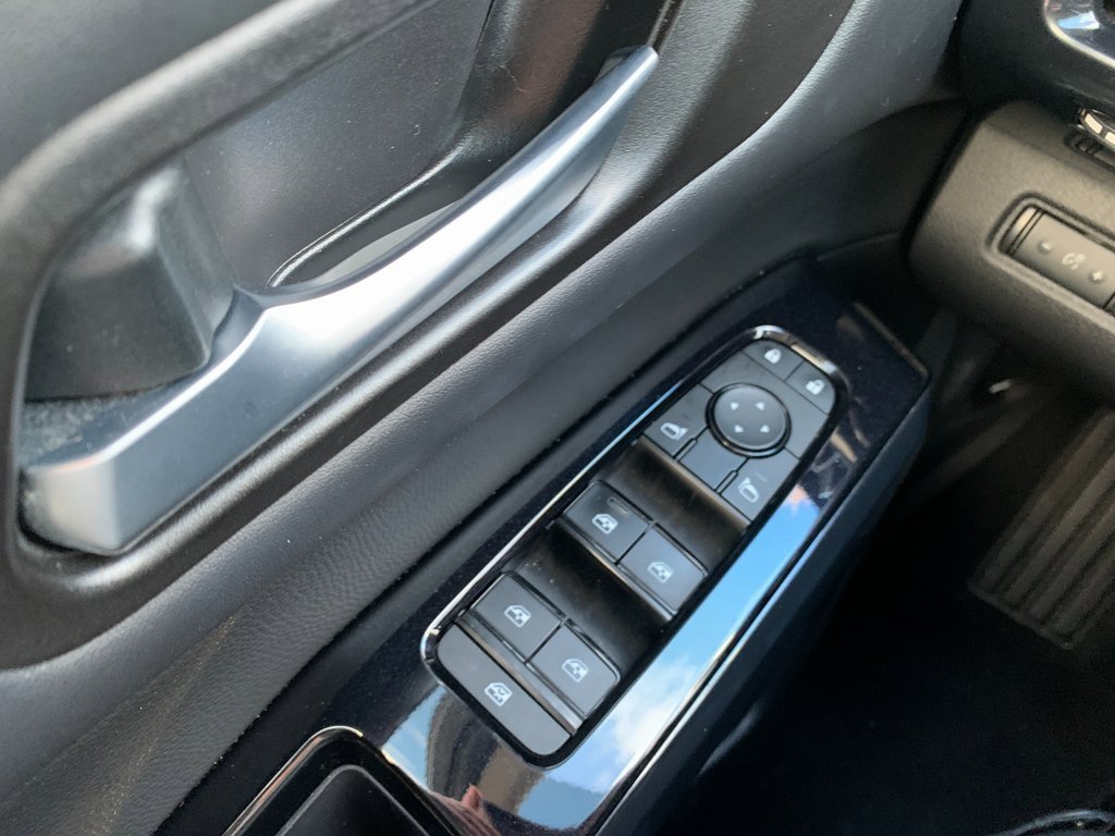 Used 2022 Nissan Pathfinder SV image 19