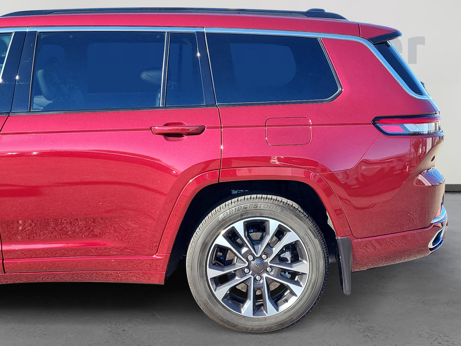 New 2025 Jeep Grand Cherokee L Overland w/ Luxury Tech Group IV image 4