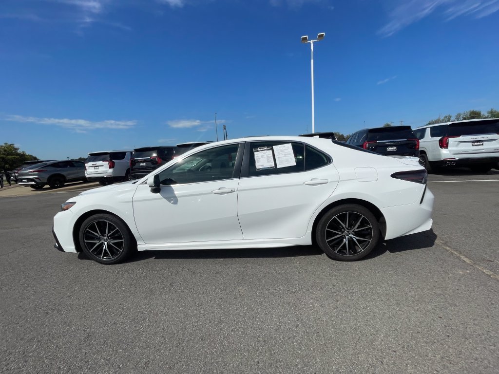 Used 2021 Toyota Camry SE FWD image 9