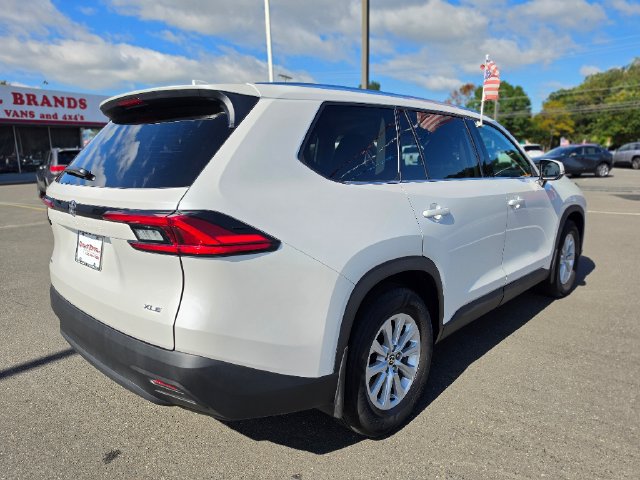 Used 2024 Toyota Grand Highlander AWD image 7