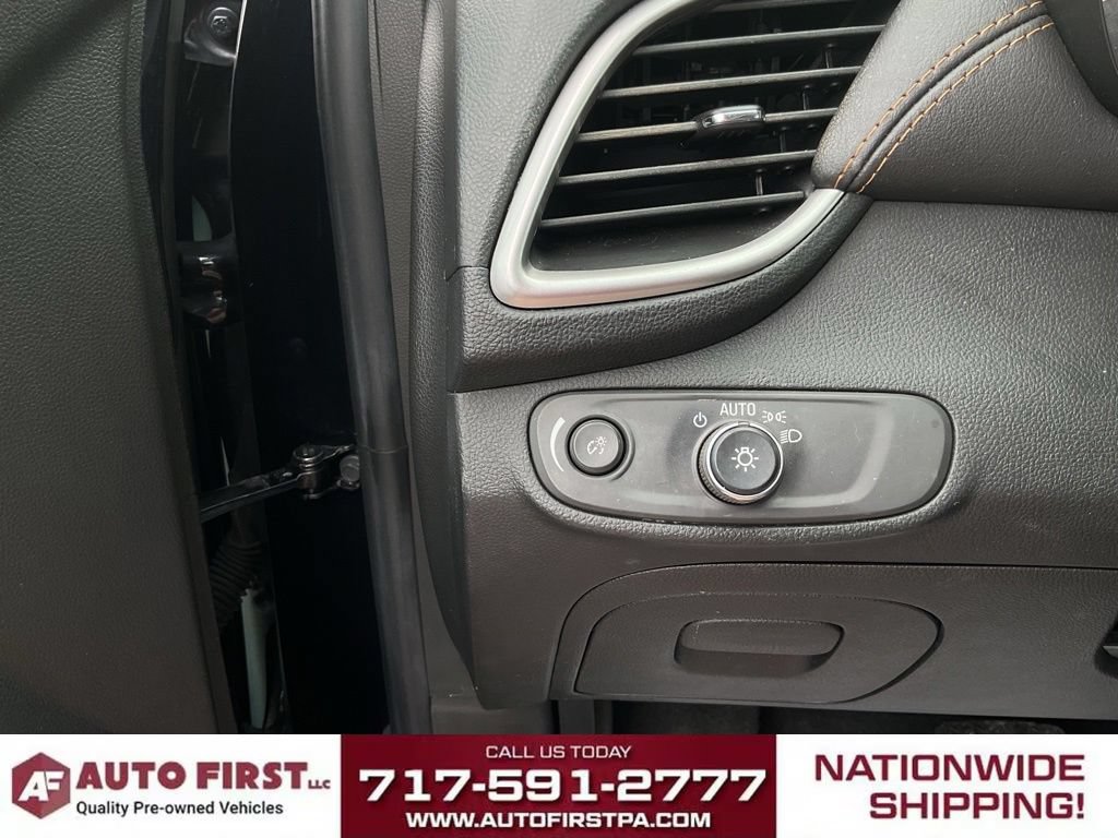 Used 2022 Chevrolet Trax LT w/ LT Convenience Package AWD/4WD image 24