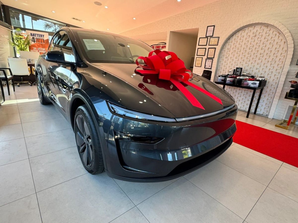 Used 2026 Tesla Model Y AWD image 16