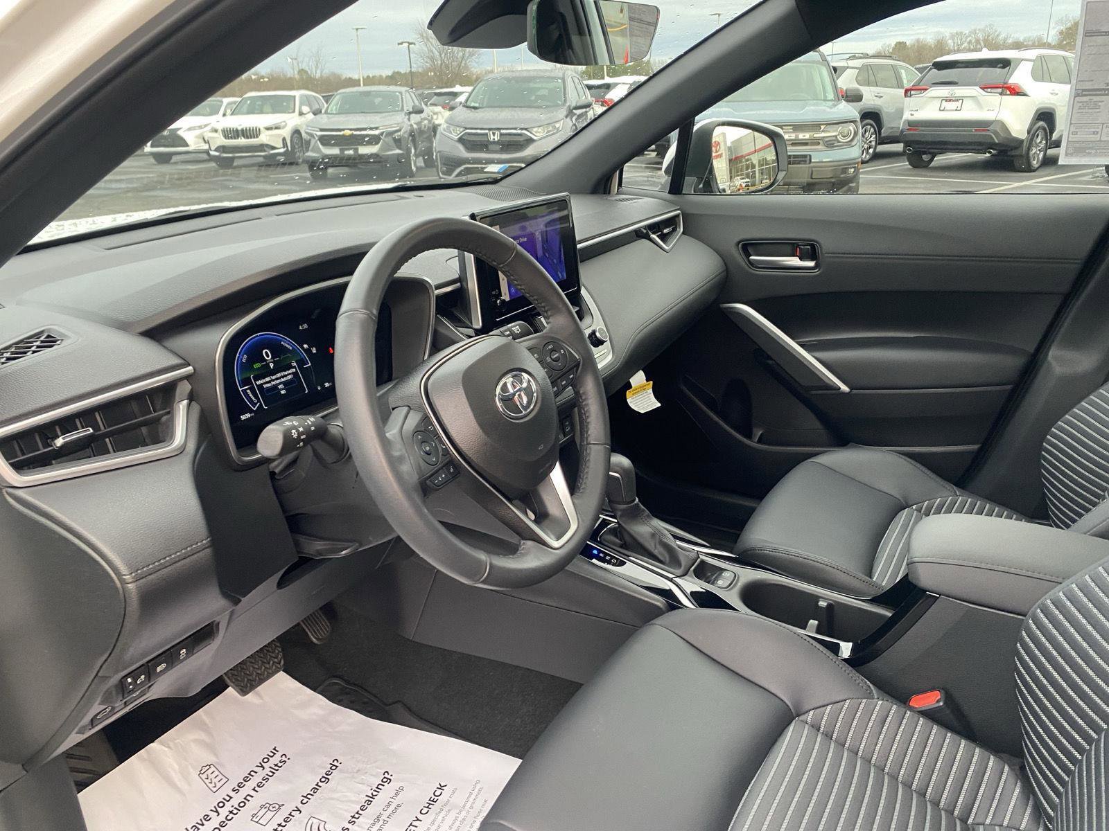 Used 2024 Toyota Corolla Cross AWD Hybrid w/ Convenience Package image 13