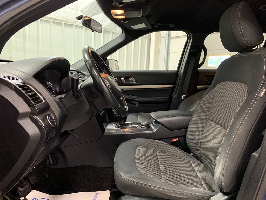 Used 2018 Ford Explorer XLT AWD/4WD image 17