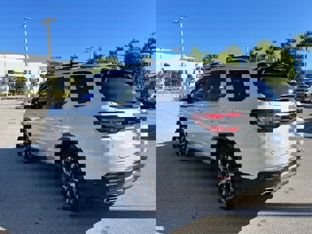 Used 2023 Honda Pilot Touring image 3