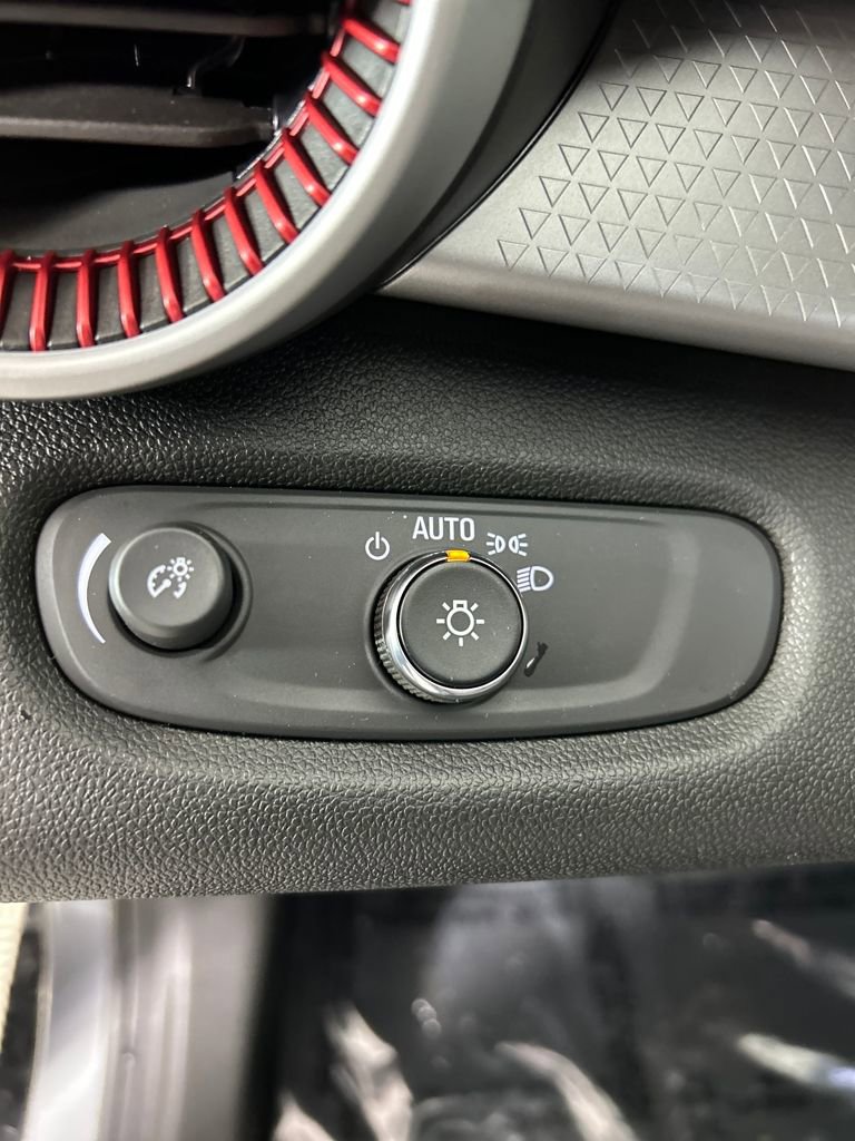 Certified 2024 Chevrolet Trax RS w/ Sunroof Package image 21