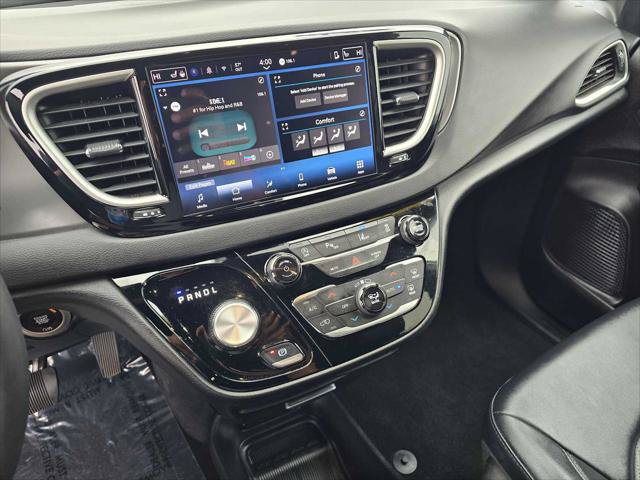 Used 2025 Chrysler Pacifica Select FWD image 26