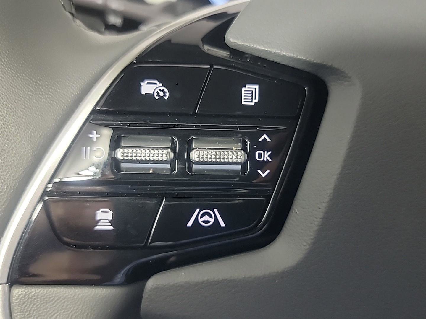 Used 2025 Kia Niro EX image 25