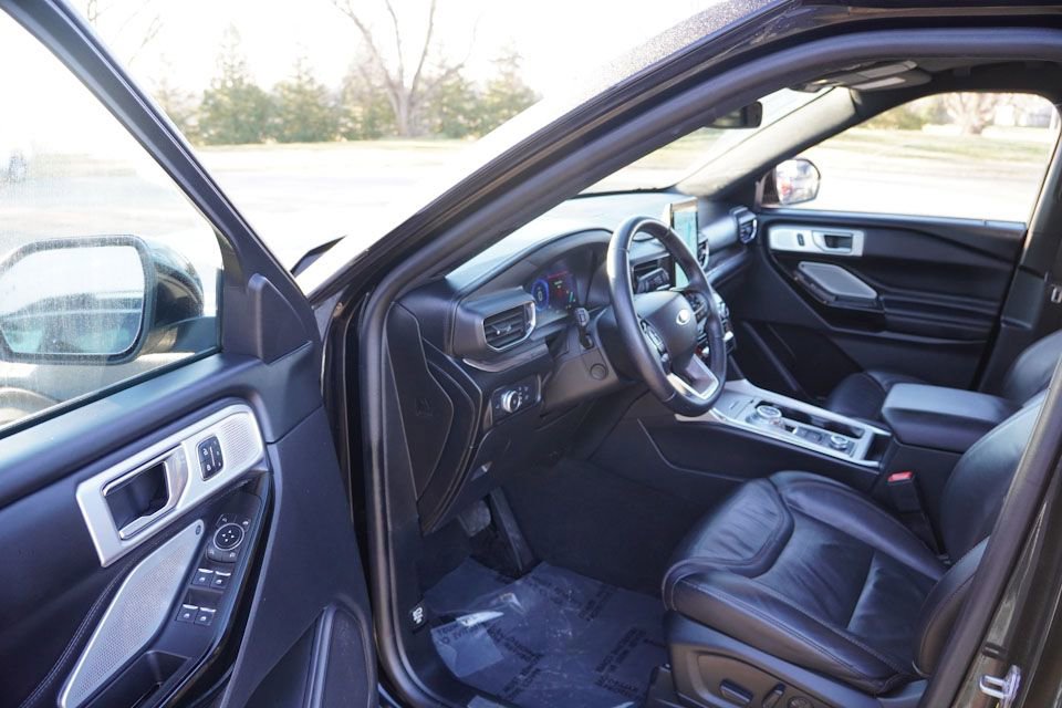 Certified 2022 Ford Explorer Platinum w/ Equipment Group 601A image 15