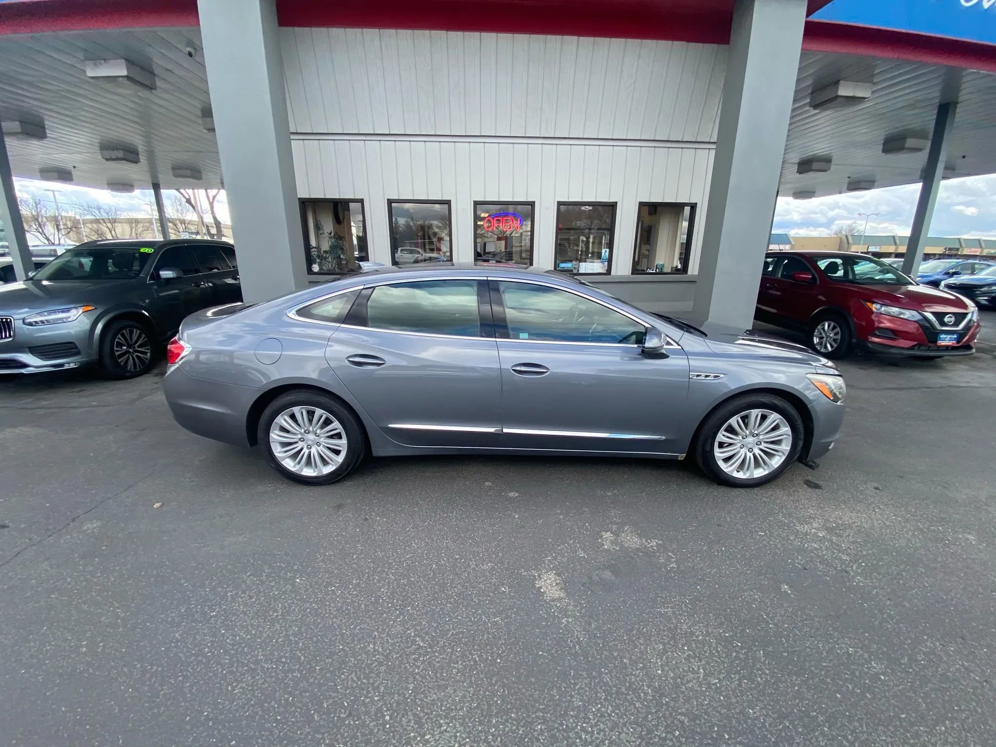 Used 2018 Buick LaCrosse Essence image 32