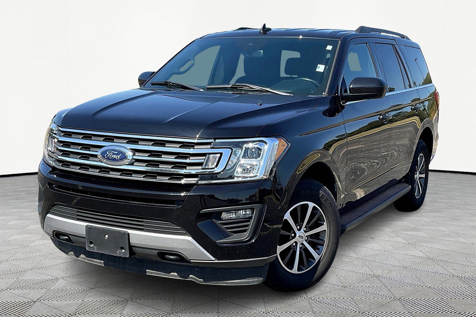 Used 2021 Ford Expedition XLT image 2