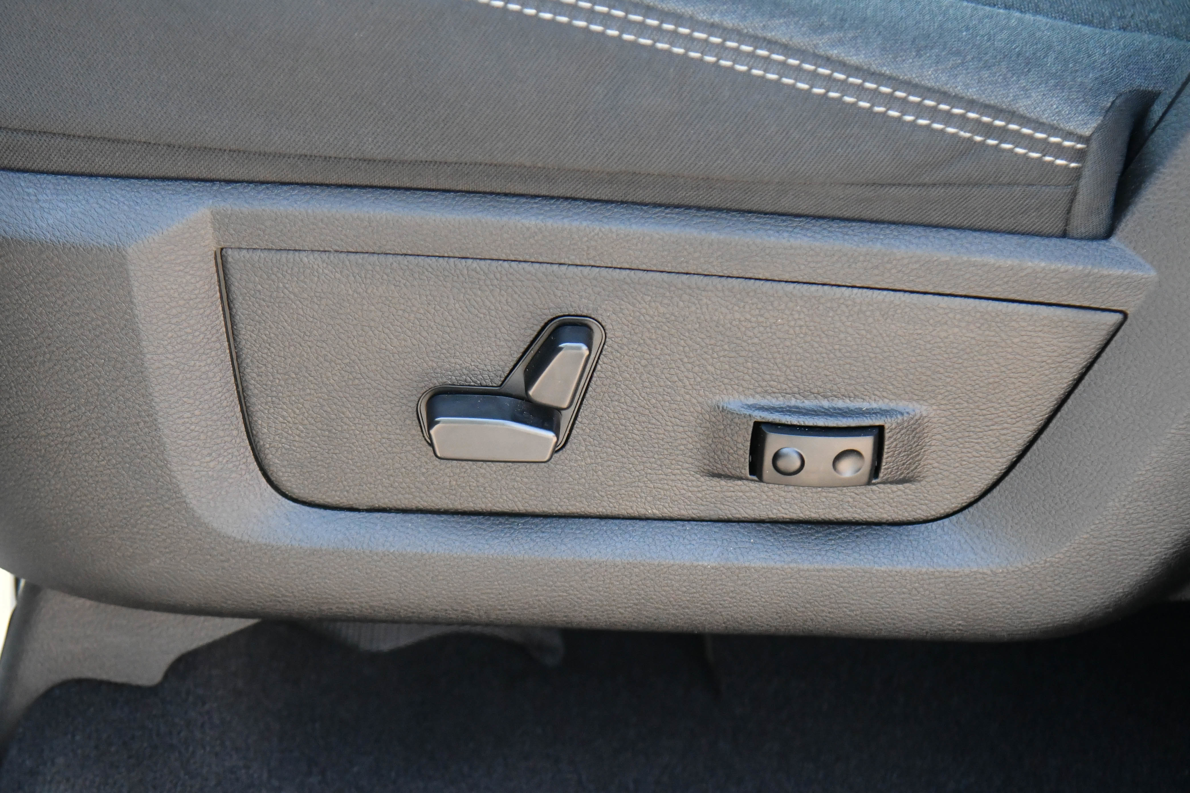 Used 2023 RAM 1500 Classic Warlock AWD/4WD image 17