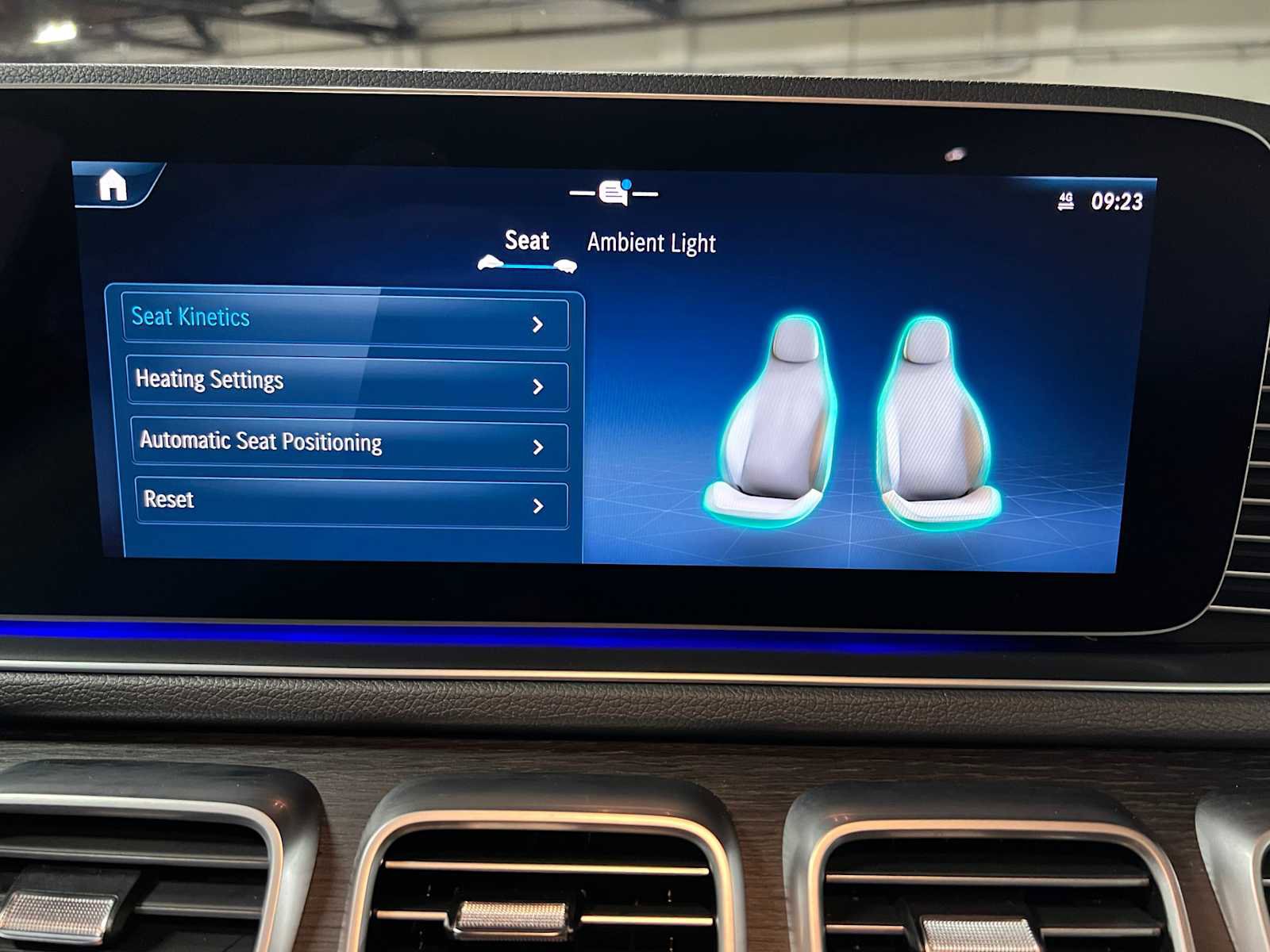 Used 2025 Mercedes-Benz GLE 350 4MATIC image 37