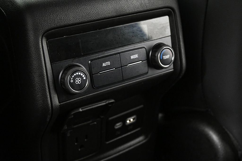 Used 2023 GMC Acadia SLT image 18