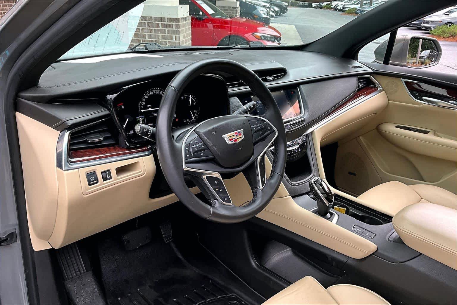 Used 2017 Cadillac XT5 Premium Luxury w/ LPO, Wheel Lock Package FWD image 18