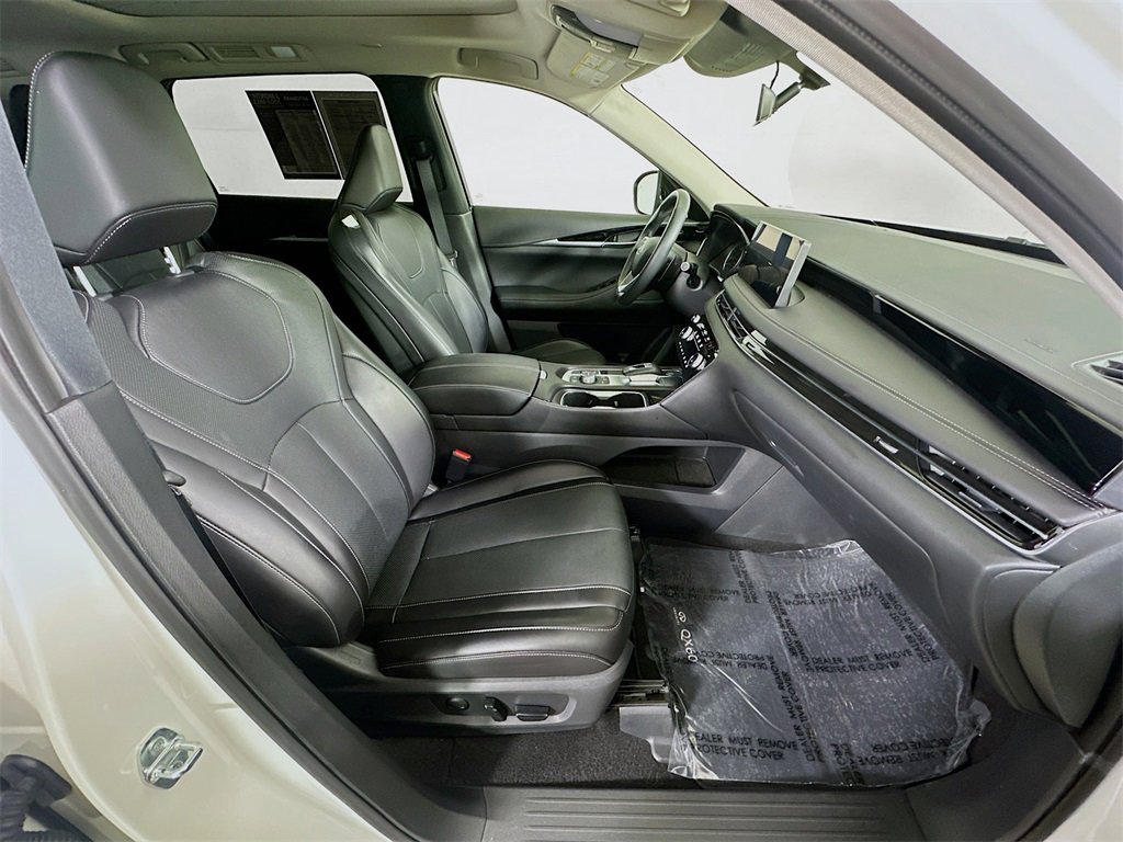 Used 2025 INFINITI QX60 Pure image 12
