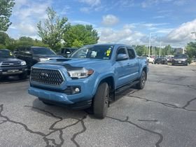 Used 2019 Toyota Tacoma TRD Sport AWD/4WD image 3