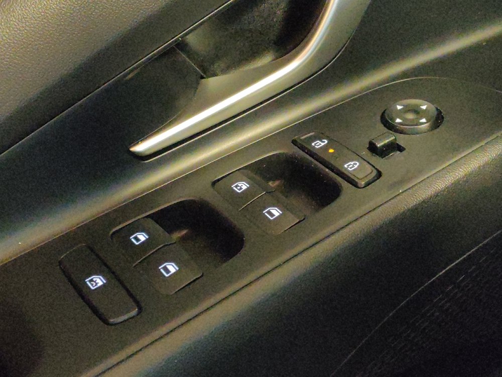 Used 2025 Hyundai Elantra Limited FWD image 27