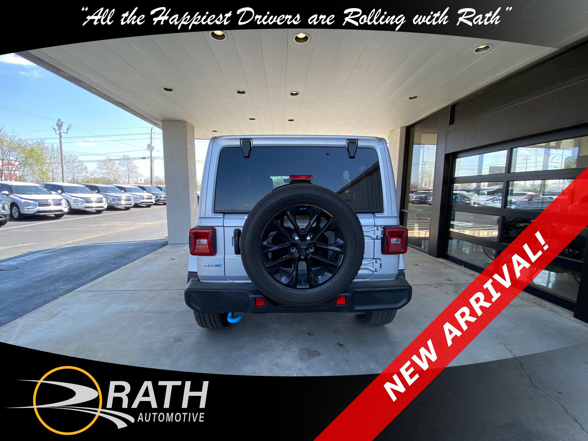 Used 2023 Jeep Wrangler Sahara AWD/4WD image 7