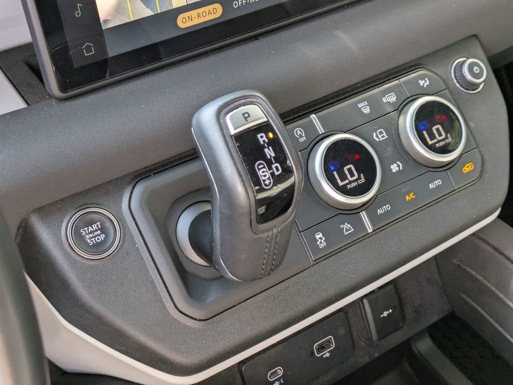 Used 2023 Land Rover Defender 90 S image 26