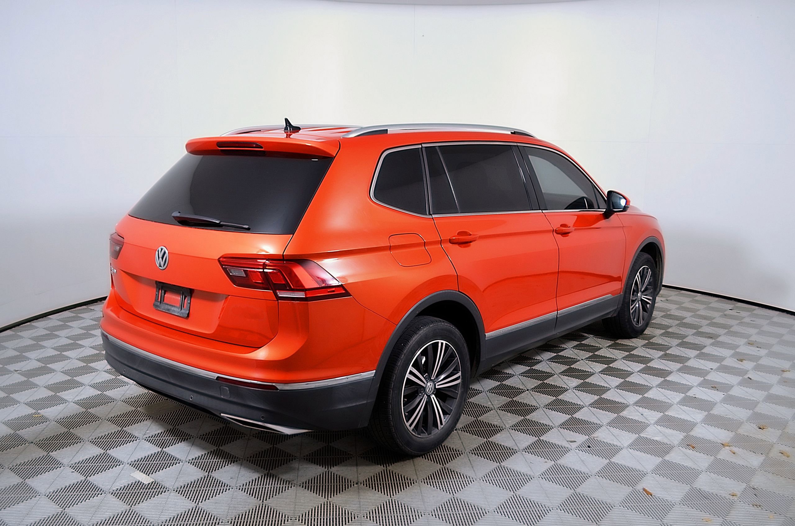 Used 2019 Volkswagen Tiguan SEL FWD image 7