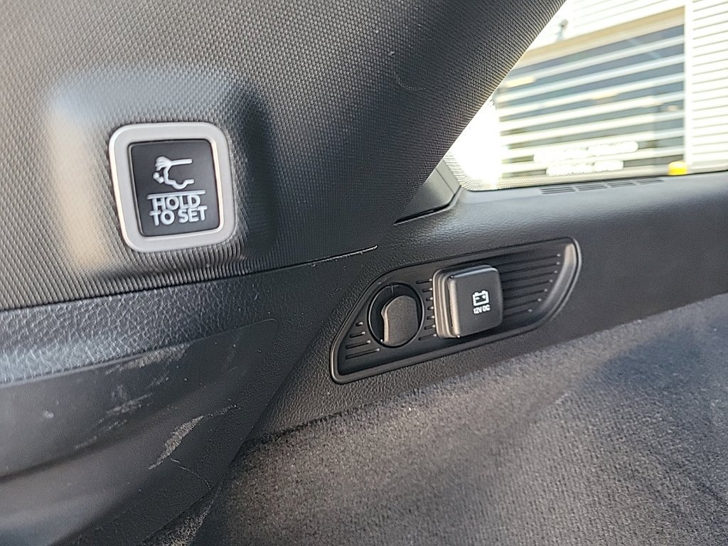 Used 2023 Jeep Grand Cherokee Overland w/ Luxury Tech Group IV AWD/4WD image 19
