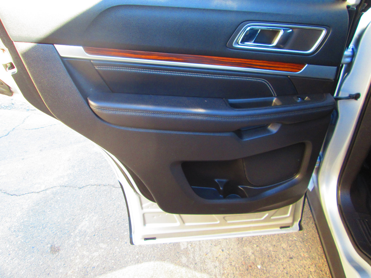 Used 2016 Ford Explorer Limited w/ Equipment Group 301A image 10