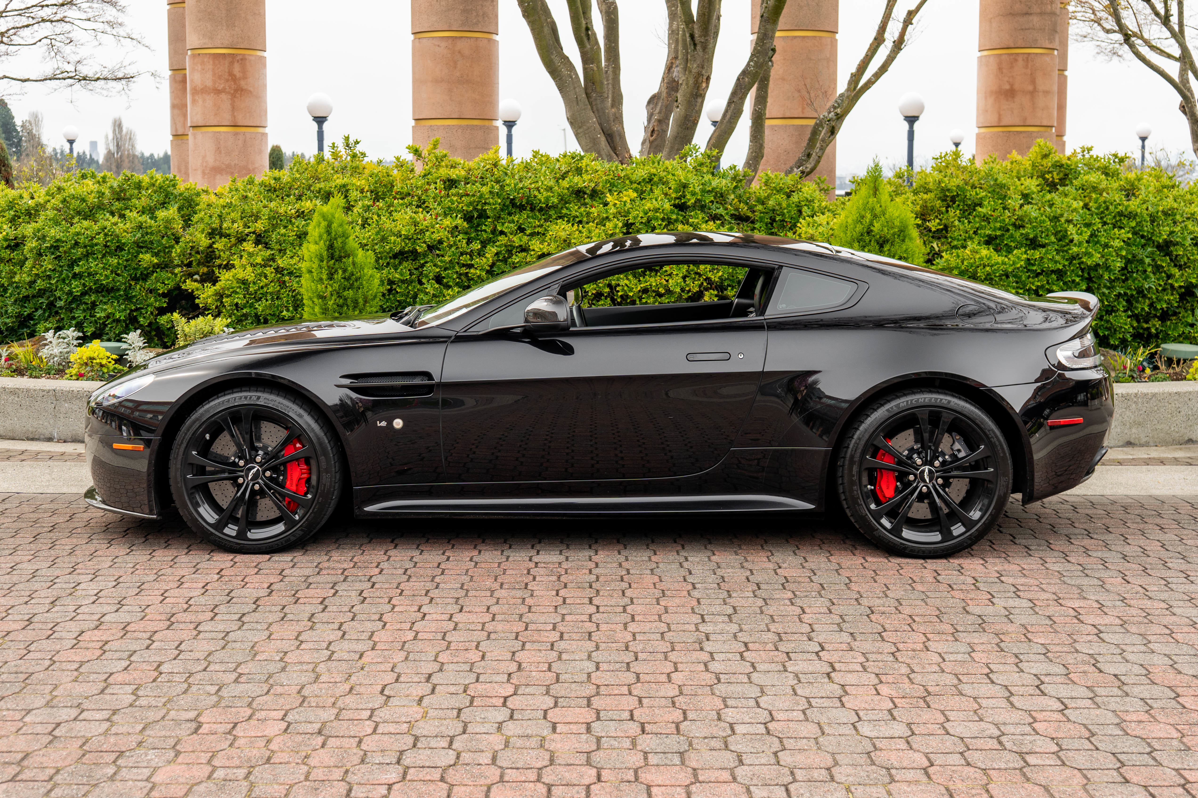 Used 2015 Aston Martin V12 Vantage S image 34