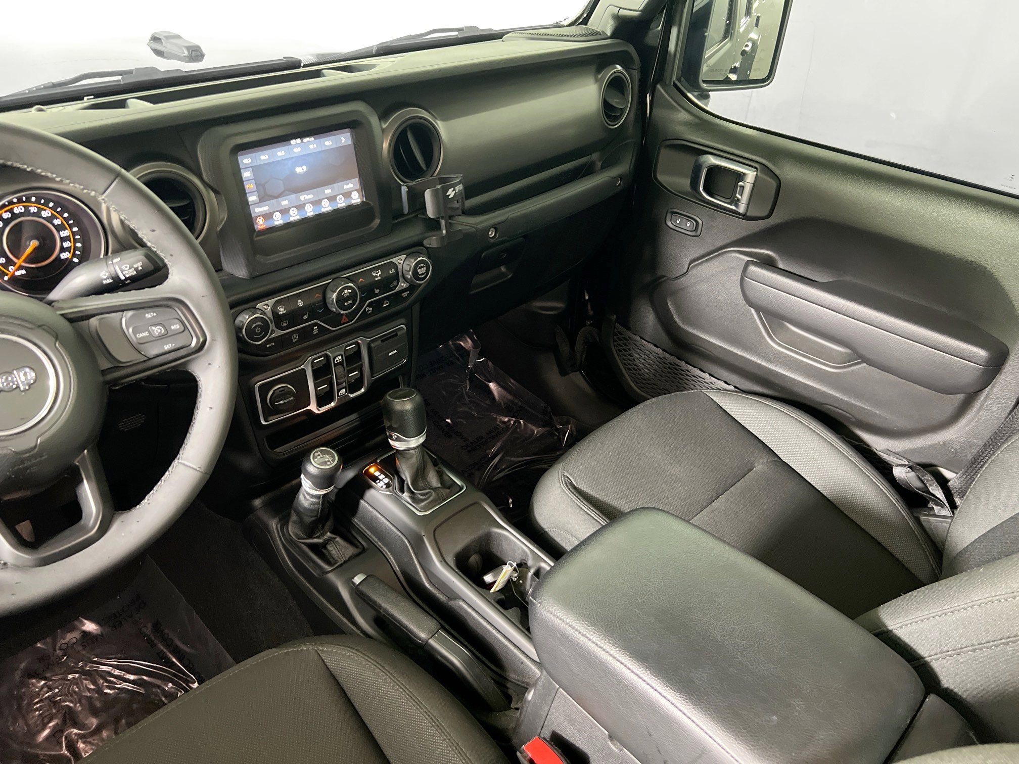 Used 2023 Jeep Gladiator Willys AWD/4WD image 22