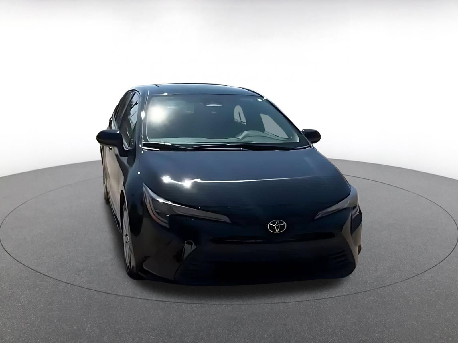 Used 2025 Toyota Corolla LE FWD image 3