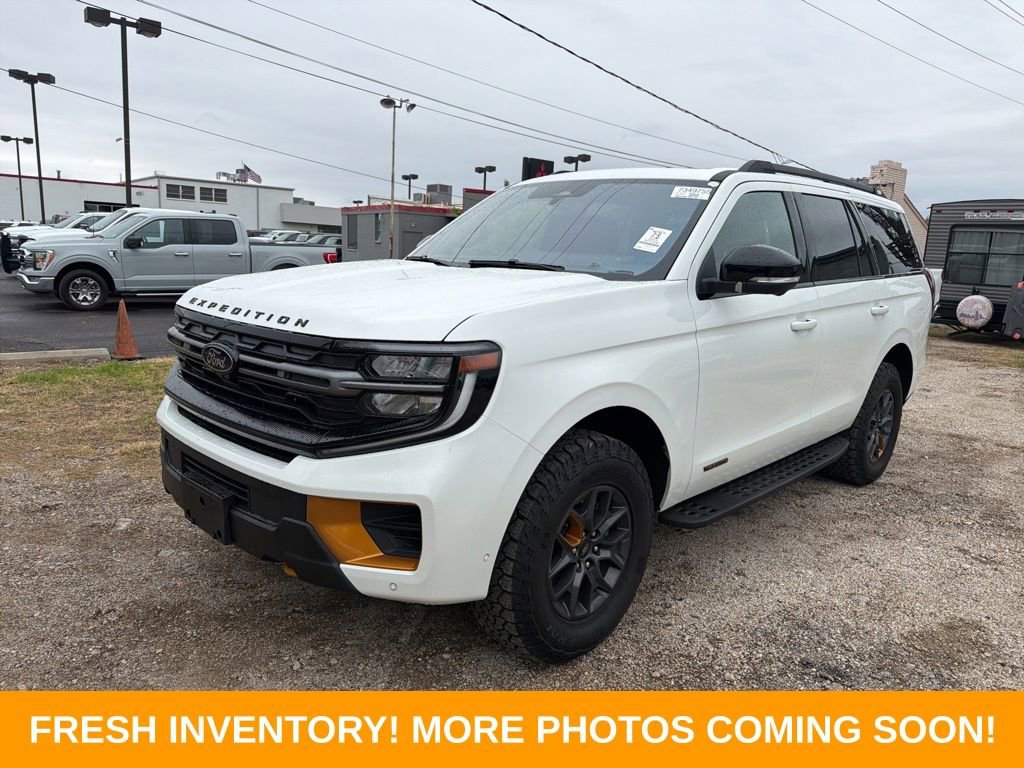 Used 2025 Ford Expedition Tremor image 3