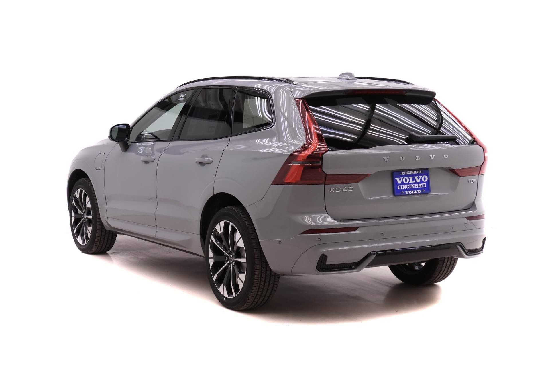 New 2026 Volvo XC60 T8 Plus w/ Protection Package Premier image 5