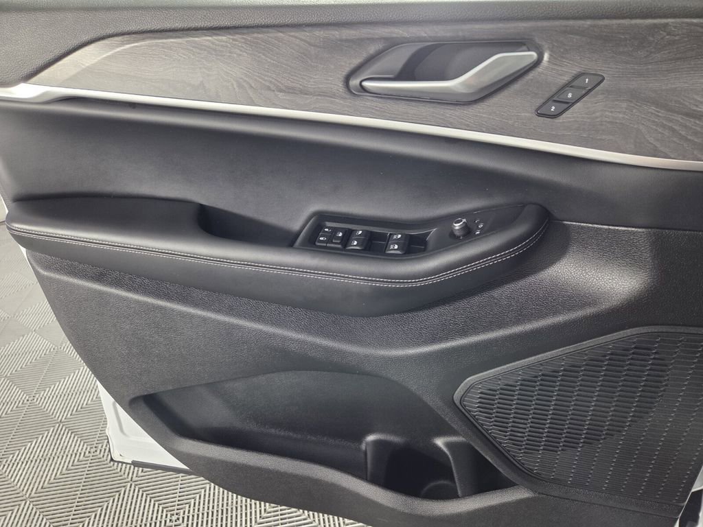 Certified 2025 Jeep Grand Cherokee Limited image 22