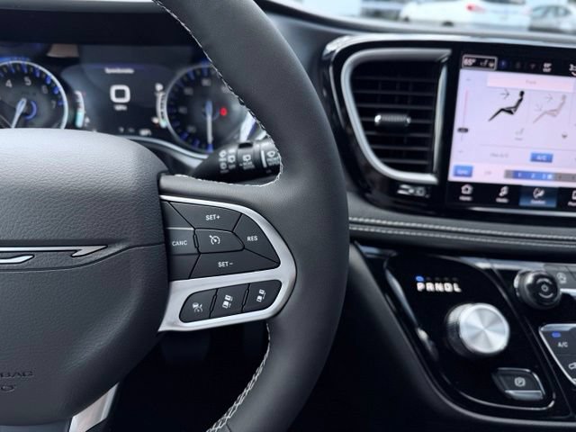 New 2027 Chrysler Pacifica Select FWD image 34