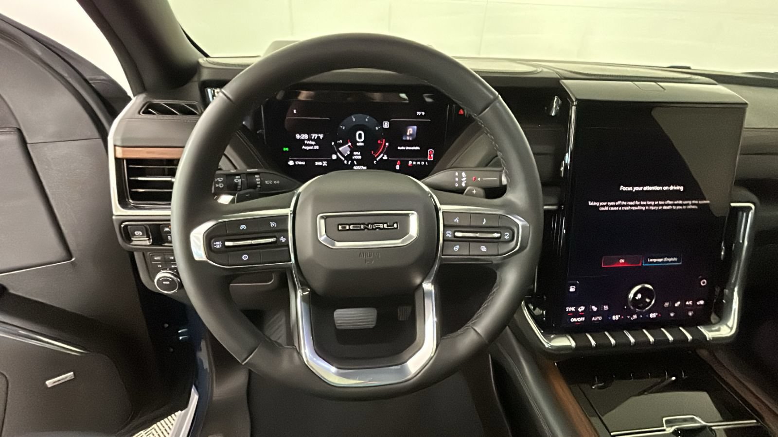 Used 2025 GMC Yukon Denali w/ Sun & Power Step Package AWD/4WD image 17
