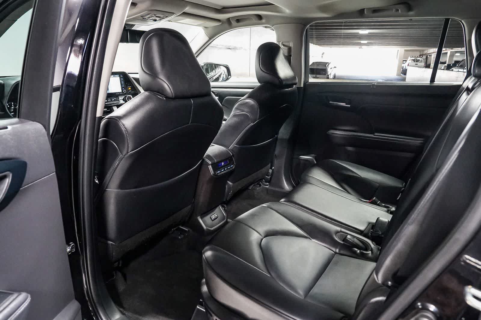 Used 2022 Toyota Highlander XLE FWD image 19