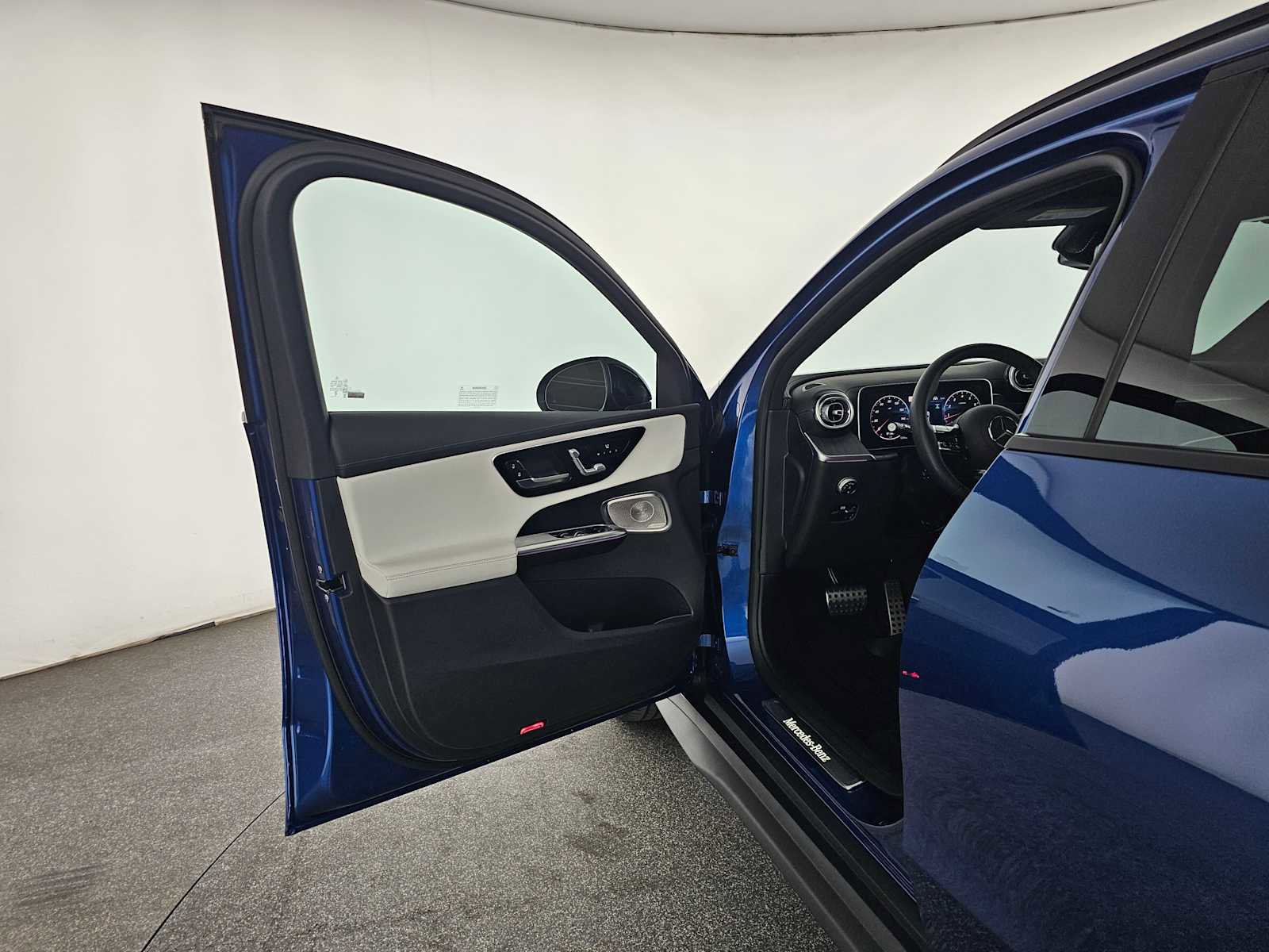 Used 2026 Mercedes-Benz GLC 300 4MATIC image 19